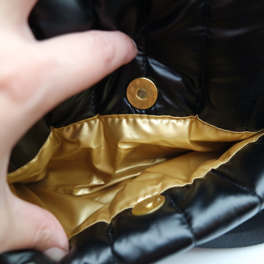 Think Royln Black Bar Bag Quilted Puffer Crossbody Bag Gold Chain & Webbed Strap - Picture 4 of 12